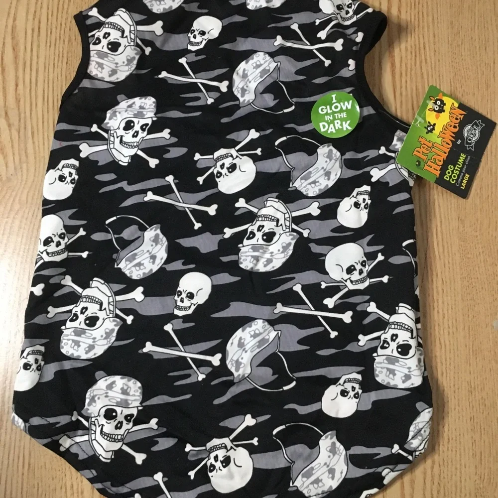 New Doggie🐶 Skull Glow in Dark T-shirt or Costume Size Large Fits 16.5”x11.5”